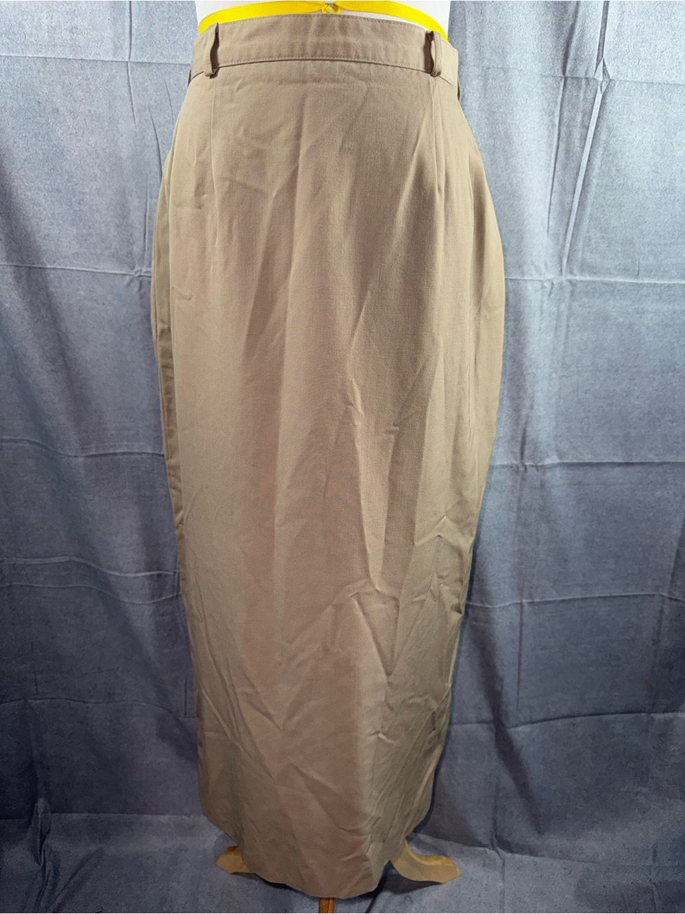 2537-VintageAustin Reed Taupe Pencil Skirt